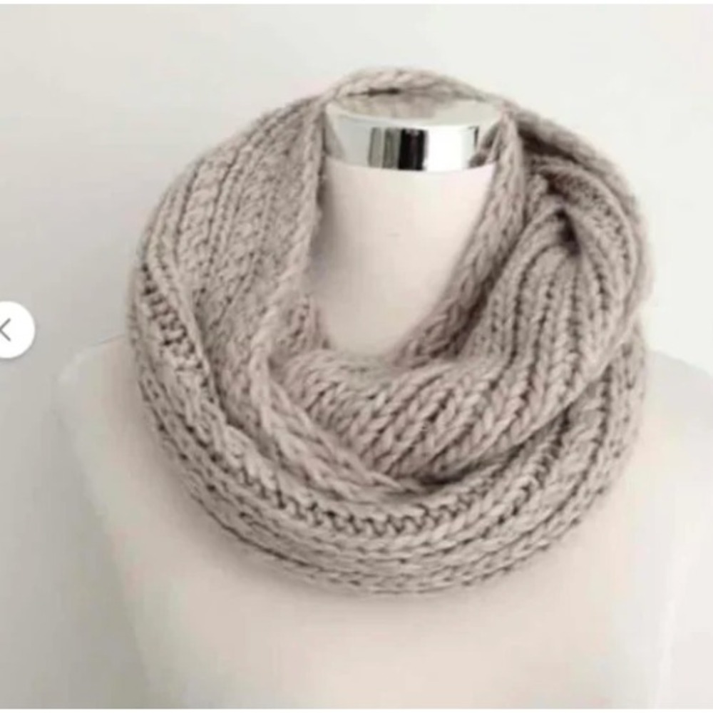 American Eagle Outfitters Y2K Chunky Knit Infinity Scarf Gray Cozy Winter Warm